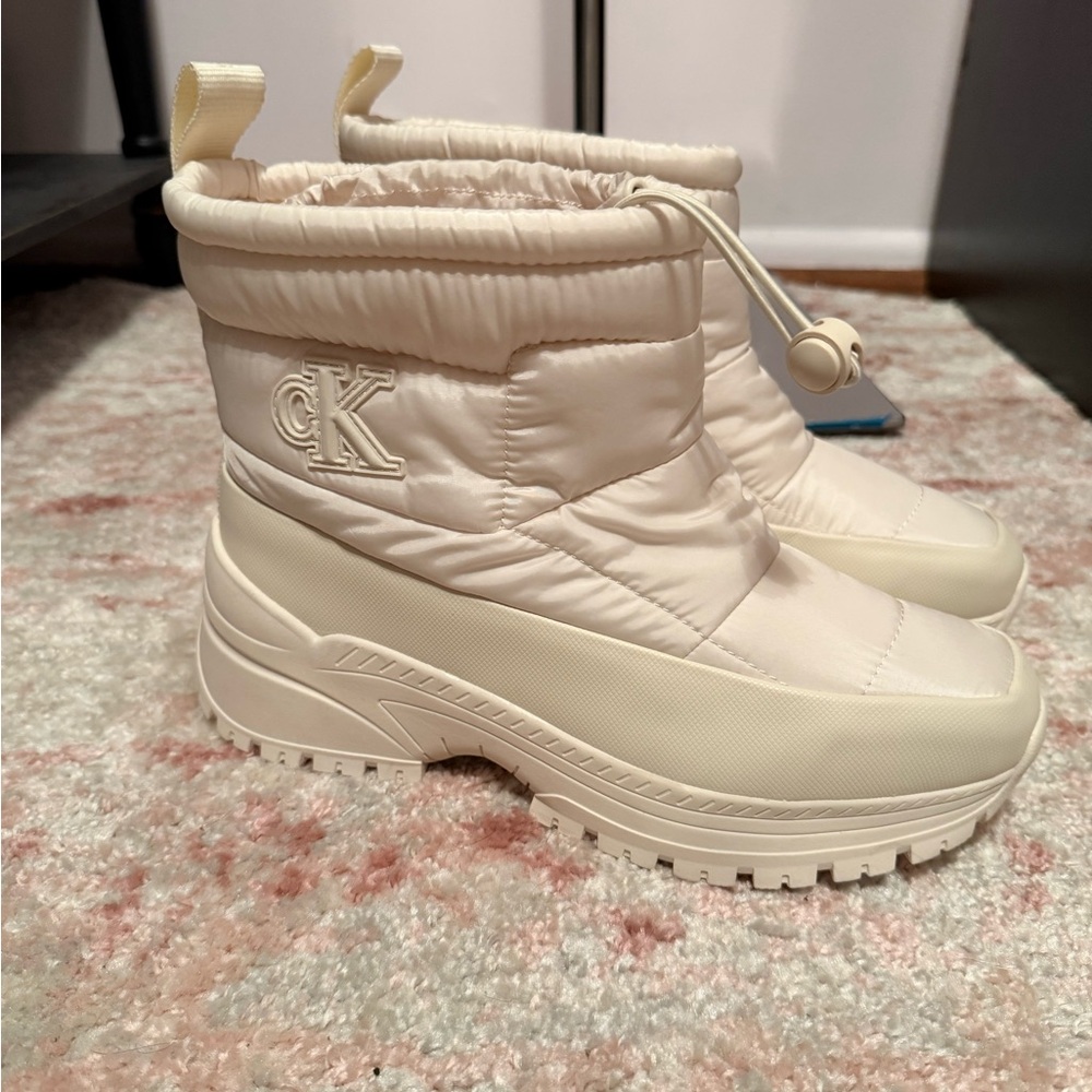 Calvin Klein Off-White Quilted Lug Sole Snow Booties